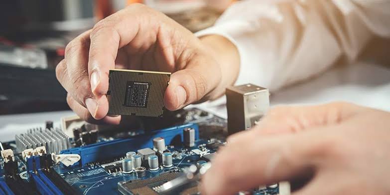 Computer hardware router technician Mr. Kalyan Halder in Sonarpur